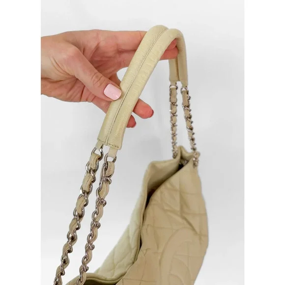 Vintage Chanel Ivory Quilted Caviar Leather Zip Expandable Shoulder Purse - Picture 14 of 15